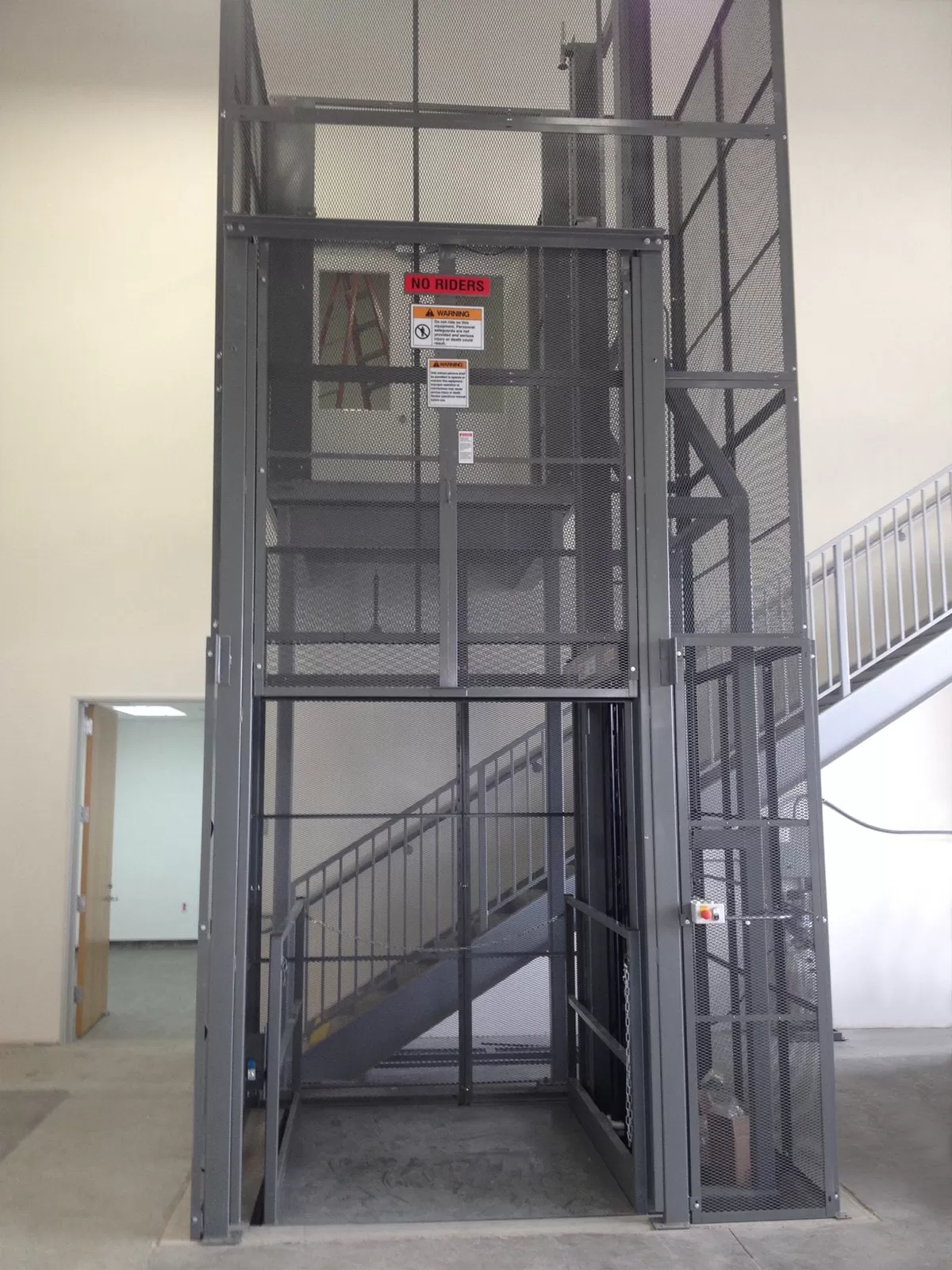Hydraulic Vertical Material Lifts Hydraulic Vertical Material Lifts